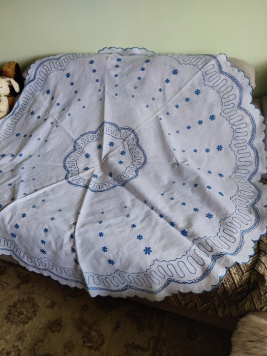 Față de masă rotundă mare