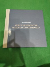 Carte &amp;quot;Stilul vestimentar masculin contemporan&amp;quot; foto