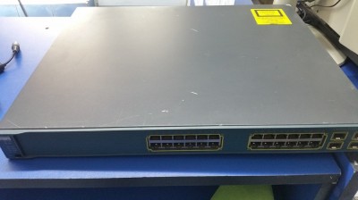 Switch Cisco Catalyst WS-C3560G-24PS-S Gigabit POE 24 ports Layer 3 foto