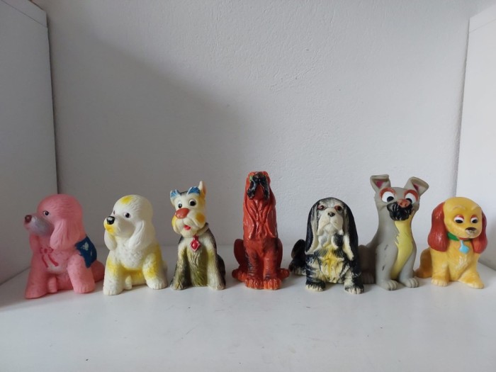 Lot 7 jucarii de cauciuc, Caini de rasa, cu piuitoare, cca 12cm inaltime