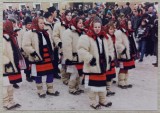 Copii in port national, iarna// fotografie de presa anii &#039;90-2000, Romania 1900 - 1950, Portrete