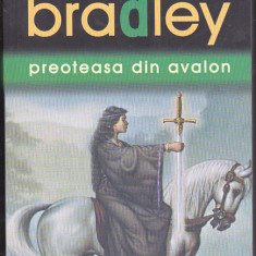 bnk ant Diana L Paxton , Marion Zimmer Bradley - Preoteasa din Avalon ( SF )