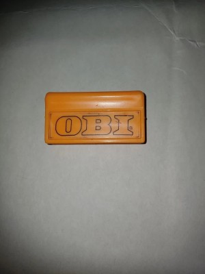 Dispozitiv ingenios nou-nout brand OBI pentru curatat lamele cauciuc stergatoare foto