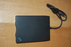 Unitate FLOPPY EXTERN IBM model FDD(FD-05PUB) PN 27L4226 IBM Portable USB Diskette Drive foto