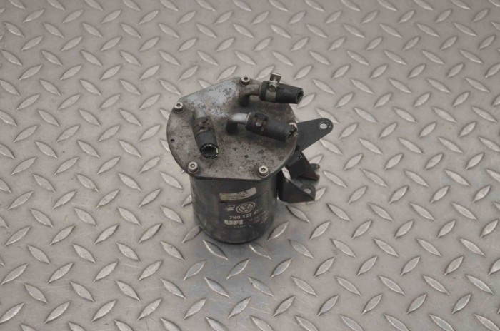 Carcasa filtru de combustibil VW PASSAT Variant B7 365 2012 OEM: 3AA127399M,7N0127400 20621943