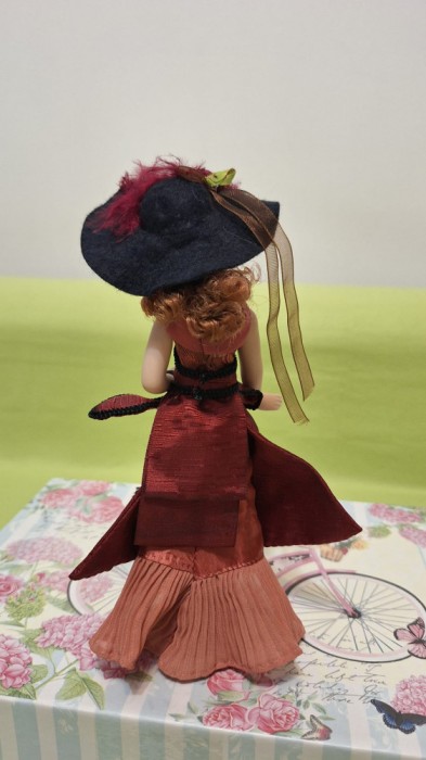 Papusa din portelan Emma Bovary