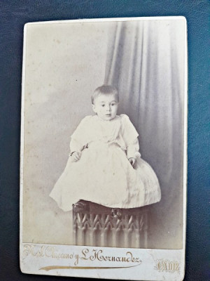 Fotografie pe carton, copil mic, cca 1900 foto