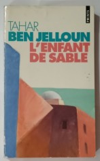 L ' ENFANT DE SABLE, roman par TAHAR BEN JELLOUN, 1985 , PREZINTA INSEMNARI PE PAGINA DE TITLU *