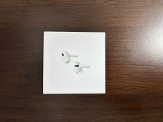 AirPods Pro (2nd Generation) cu carcasă de &icirc;ncărcare MagSafe (USB-C)
