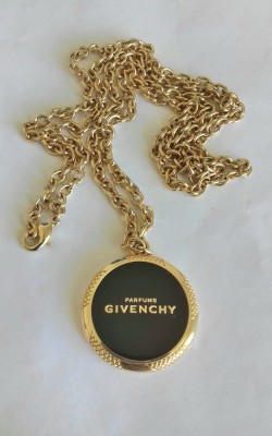 Colier elegant Givenchy foto