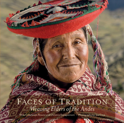 Faces of Tradition: Weaving Elders of the Andes foto