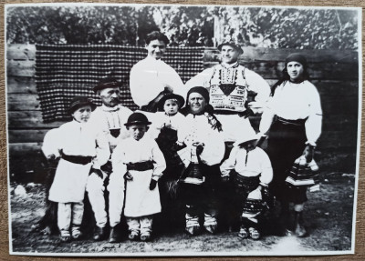 Familie de tarani in port, anii &amp;#039;30// reproducere de epoca foto