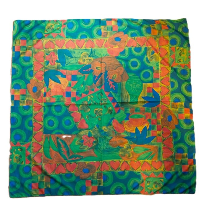 Batic / esarfa design deosebit, culori foarte frumoase, cu inimioare, 88cmx 88cm, material fin, placut la atingere