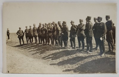 OFITERI ROMANI SI UN INALT OFITER FRANCEZ , POZA DE GRUP PE CAMPUL DE INSTRUCTIE , FORMAT CARTE POSTALA , ANII &amp;#039; 20 foto