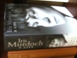 Iris Murdoch: A Life - Peter J. Conradi (Carte Engleza, Biografii) Coperta Cartonata, Supracoperta, 706 Pagini