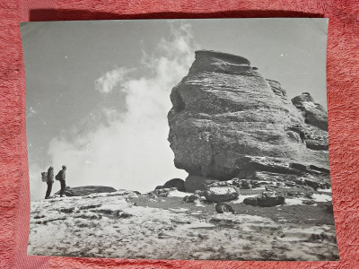 Fotografie, doi turisti la Varful Omu foto