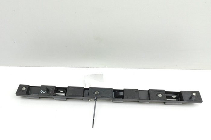 Suport prag lateral dreapta față MASERATI LEVANTE SUV M161 2016 OEM: 670032478 30751941