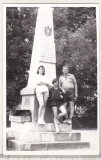 Bnk foto Monumentul Eroilor de la Tazlau, Alb-Negru, Romania de la 1950, Cladiri