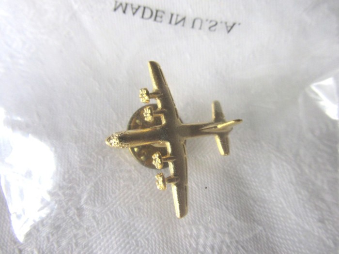 Insigna - pin Avion. Aurie, Noua, in protectie