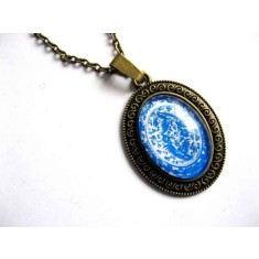 Bijuterie metal bronz, colier pandantiv cu model abstract alb si bleu 28931