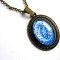 Bijuterie metal bronz, colier pandantiv cu model abstract alb si bleu 28931