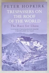 TRESPASSERS ON THE ROOF OF THE WORLD , THE RACE FOR LHASA by PETER HOPKIRK , 2006 foto