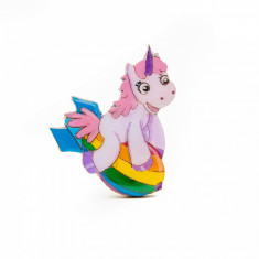 Brosa Lemn Unicorn Riding the RAINBOW foto