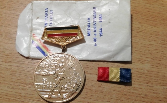 QW15 21 - comunism RSR - decoratie - A 40-a aniversare a eliberarii - 23 August - 1944 - 1984