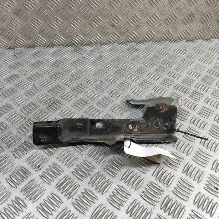 Suport aripa dreapta față AUDI Q7 4L 2014 OEM: 4L0821136,4L0805698 30973735