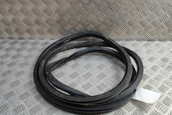 Garnitura ușă dreapta față MERCEDES-BENZ GLE W167 2023 OEM: A0007271300 | 32061264