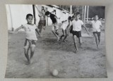 Copii jucand fotbal fotografie veche cca 1970