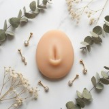 Simulator de buric pentru exersarea piercingului , model realist, silicon