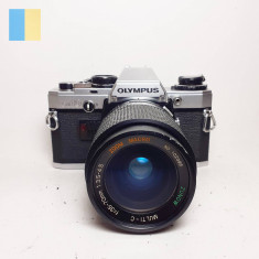 Olympus OM-10 cu obiectiv Zunow 35-70mm f/3.5-4.5 (push-pull)