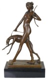 Zeita Diana cu ogari-statueta Art Deco din bronz pe un soclu din marmura PAB022