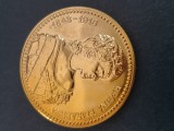 medalie bronz placat cu aur , Regina Elisabeta - 1843-1916.Palatul Elisabeta .Verso Palatul Elisabeta .Diametru 50 mm