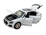 Macheta SUV Audi Q8 Die-Cast 1:24 Alb -sunete, lumini si resort- 20cm