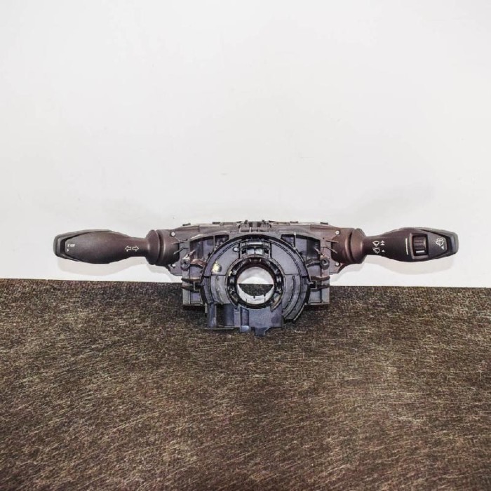 Maneta semnalizare ștergătoare FORD FIESTA VI 2011 OEM: 8A6T-13335-BC8A6T-13N064-BF 3006579