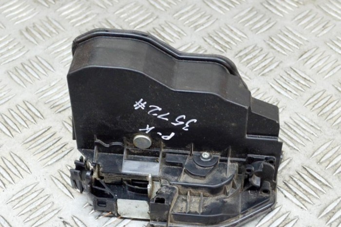 &Icirc;ncuietoare ușă st&acirc;nga față BMW X4 F26 2018 OEM: 7318423 14535243