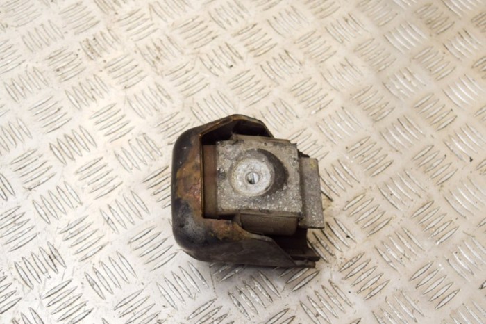 Suport motor dreapta MERCEDES-BENZ SPRINTER 3,5-t Van 906 2013 OEM: A9062411713,A9062411513,A9062411613 | 14102281
