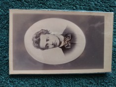 SUPERBA fotografie , anul 1871 ,atelier celebru , INCADRARE OVALA IN RELIEF.Comunitatea Aromanilor . Distinsului domn Zaganescu .de colectie .