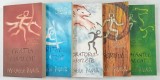 CRONICI DIN TINUTURI INTUNECATE , 5 VOLUME de MICHELLE PAVER , 2006 - 2010