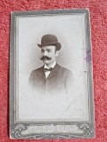 Fotografie tip CDV, barbat cu palarie si mustata, inceput de secol XX