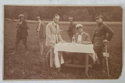 CIVILI SI MILITARI , LA MASA , LANGA PADURE , CARTE POSTALA , INCEPUTUL SEC. XX foto