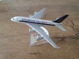 Macheta metalica de avion Singapore Airlines| Decoratie| Perfect pt cadou