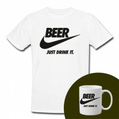 "Just drink it." Set Personalizat – Tricou + Cană Alb XS