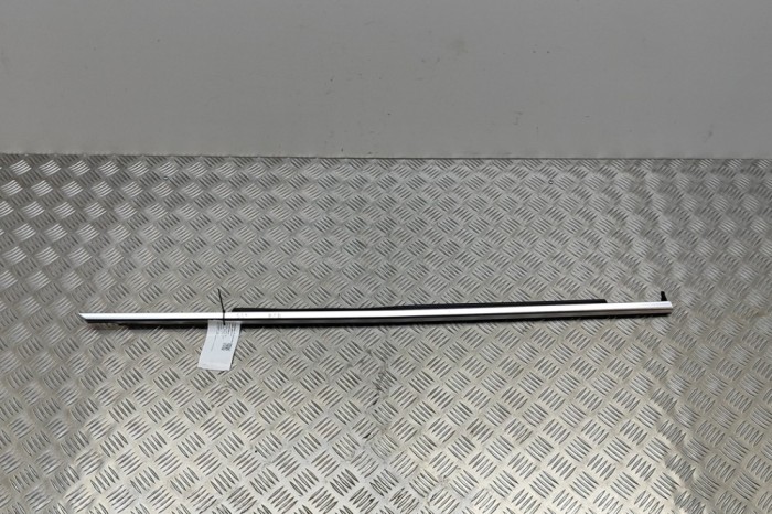 Chedar geam ușă dreapta față BMW 5 G30 2018 OEM: 7390115,7390115,51337390115 23126568