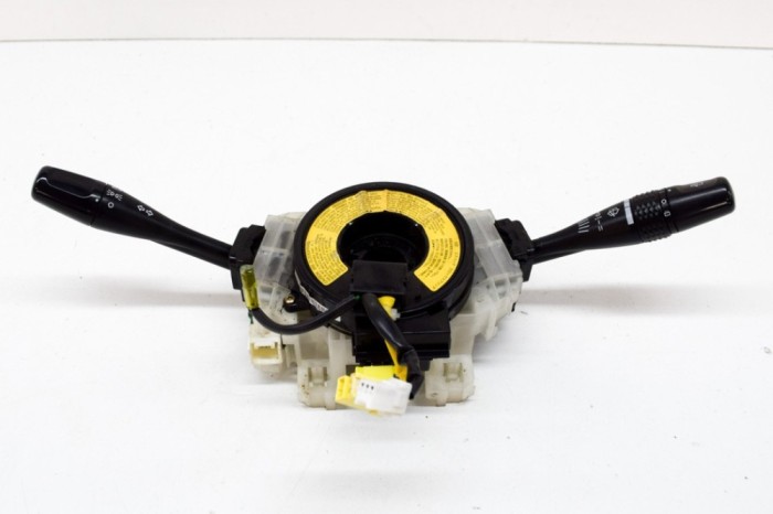 Maneta semnalizare ștergătoare MITSUBISHI PAJERO III V7_W, V6_W 2002 OEM: 17C848,K70203 | 14578424