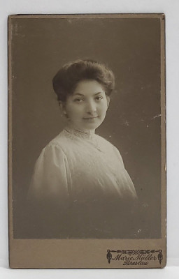 FOTOGRAFIE C.D.V. , STUDIO MARIE MULLER , BRESLAU , TANARA CU COC , CCA. 1900 foto