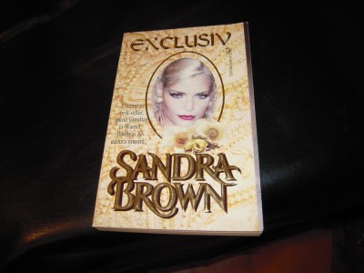 LOT de 2 carti: SANDRA BROWN - Exclusiv si PEGGIE WEBB - La hotarul paradisului foto