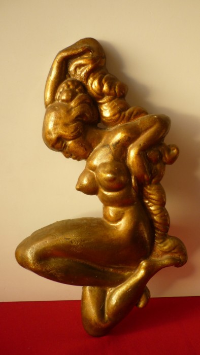 NUD STATUETA BASORELIEF DIN METAL